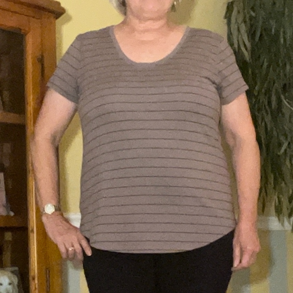 ANA Striped Lightweight Tee 🤎 Super Soft Everyday Top,size large, striped taup